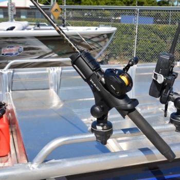 Основа за релинг Railblaza RailMount 19-25 BLK - в комбинация с монтаж на Rod Holder за максимално удобство и сигурност за въдиците ви