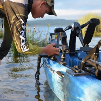 Държач за сонарна сонда с въртяща се стойка за сонар Railblaza Kayak & Canoe Sounder & Transducer Mount - различните условия и дълбочини не са проблем