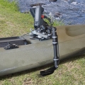 Държач за сонарна сонда с въртяща се стойка за сонар Railblaza Kayak & Canoe Sounder & Transducer Mount - лесен за демонтаж и транспортиране