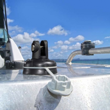 Многофункционална черна скоба Railblaza Clevis/Bimini Support BLK - 02-4032-11-BLK - здраво фиксирана и стилно изглеждаща